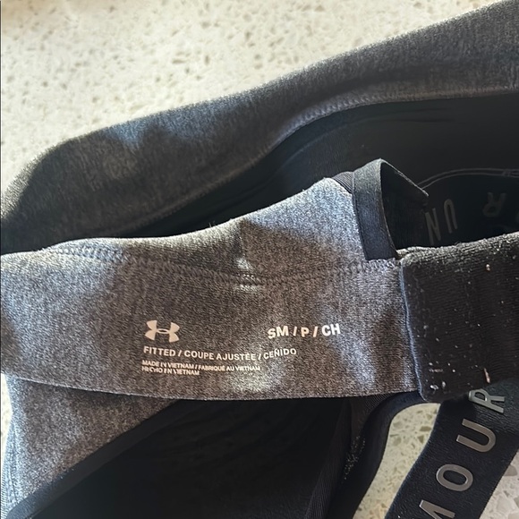 Under Armour Gray Sports Bra with Adjustable Straps and Molded Cups - Picture 3 of 5